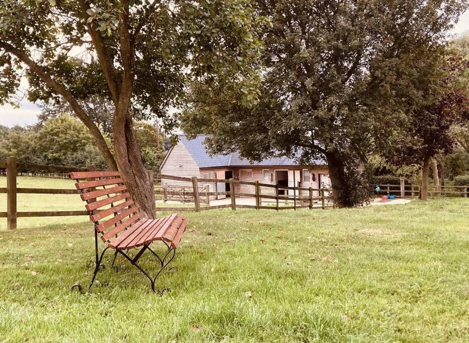 2 Beds & Living In Our Idyllic Country Cottage Bedford Exterior photo