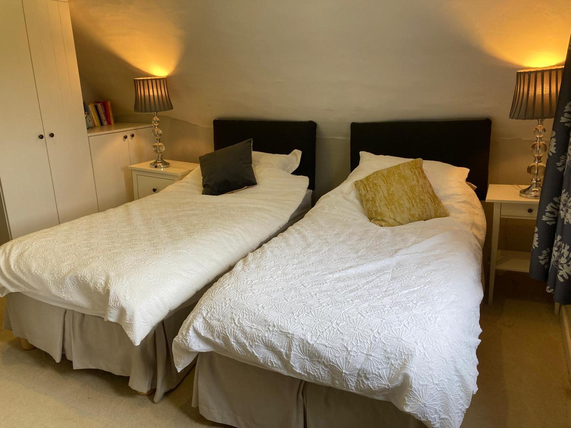 2 Beds & Living In Our Idyllic Country Cottage Bedford Exterior photo